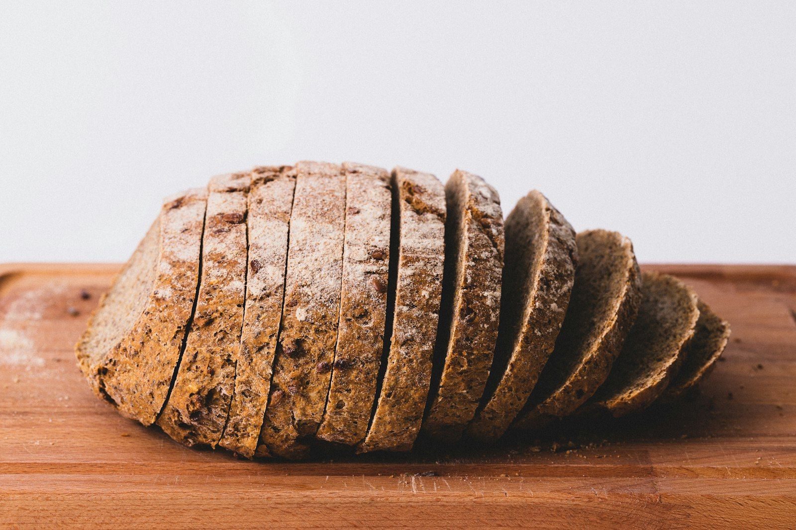 Gluten et ballonnements : fructanes, blé et ce que montrent les essais